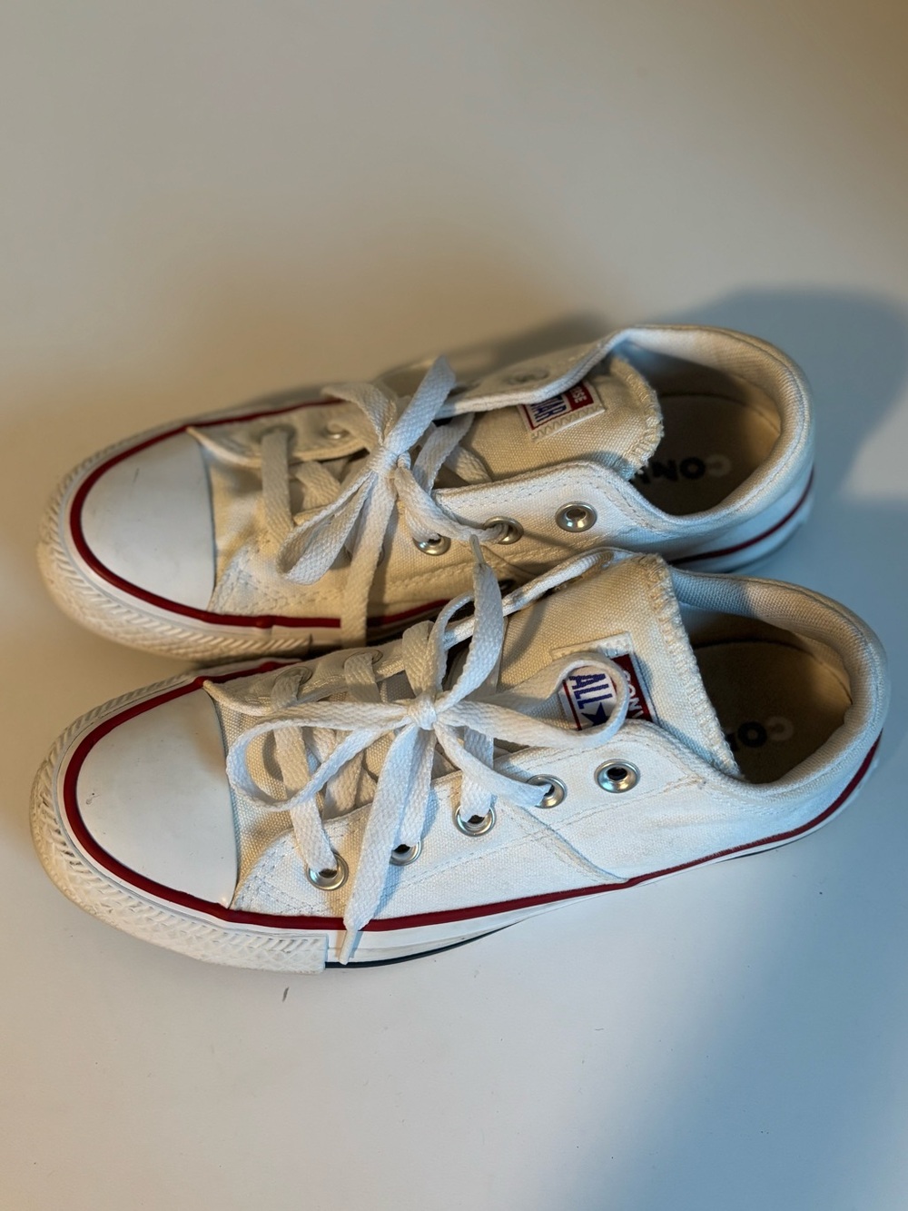 Converse Classic Low Top Women's White Sneakers Size 6 Casual Sporty Shoes